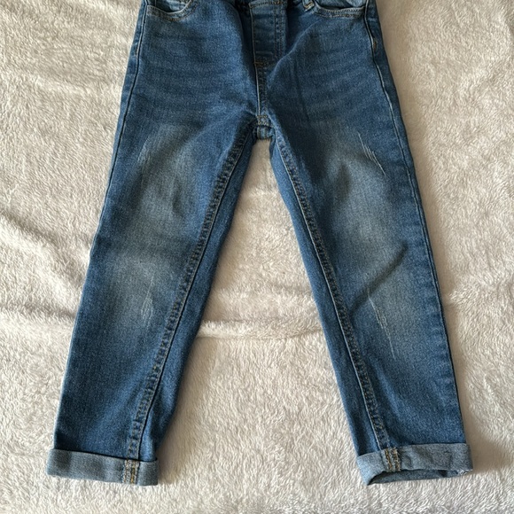 Pair of 2 Shein toddler jeans - Picture 10 of 13